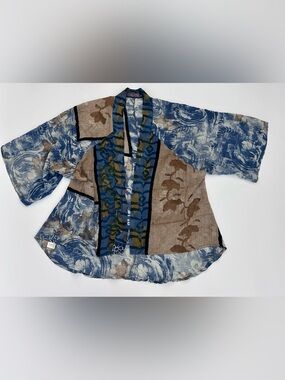 Indie Ella Open Kimono Style Top Jacket
Lightweight
Boho
100% Silk
Made In India